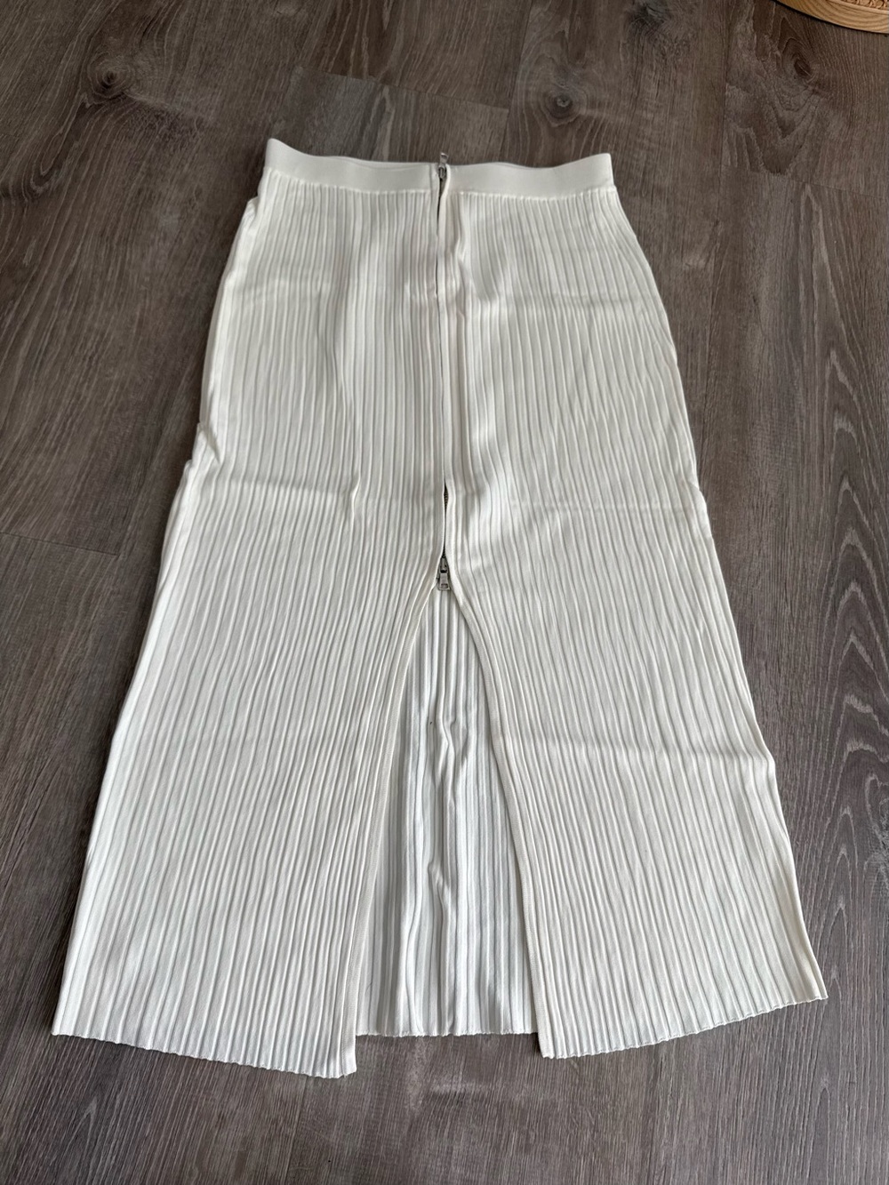 BCBGMaxAzria White Pleated Midi Skirt with Front Zip
